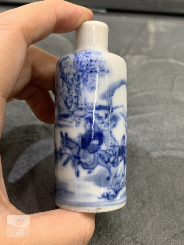 清晚期青花踏雪寻梅图鼻烟壶 - 图2